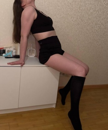 Страстная брюнетка приглашает в гости для интимных утех. Обещаю незабываемое время в моей компании. 2980, 27 лет