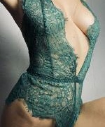 Огонь и лёд в одном флаконе - экспериментирую в постели как никто другой. Приглашу к себе мужчину, который умеет ценить качественный отдых и яркие впечатления. 7459, 38 лет