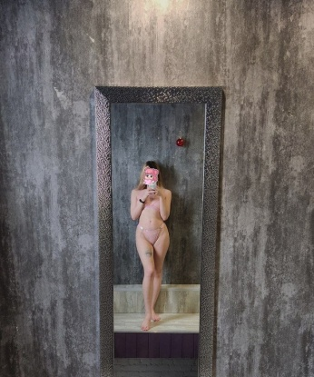 Услуги, которые я предоставляю, наполнены страстью и приятными сюрпризами 😏 Если ты хочешь окунуться в мир наслаждения, тогда ты нашел именно меня 💋 Мои фото говорят сами за себя, и отзывы моих клиентов лишь подтверждают мои навыки 💫 Живу в Москве, так что встретимся у меня, или я приеду к тебе, где бы ты ни находился в Москве 🏙️ Жду твоего звонка для незабываемых моментов вместе! 💕 8890, 22 года